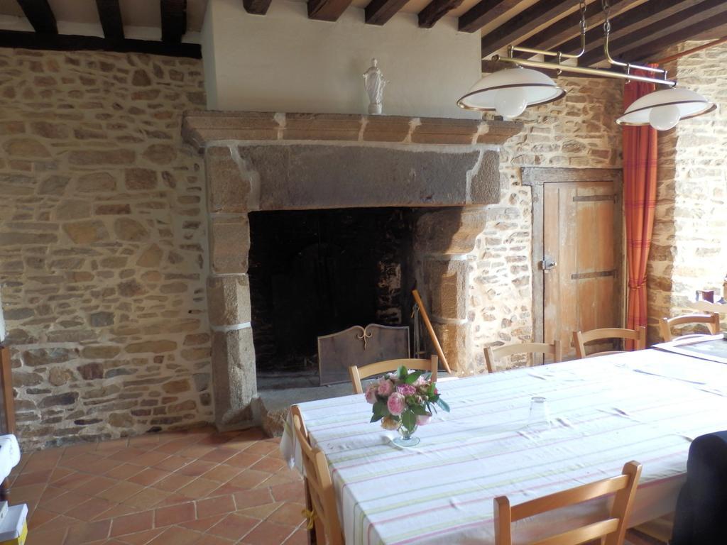 Au Presbytere De Dagmar Erbrée Exterior foto